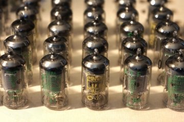 MAZDA BELVU PHILIPS EF86  			